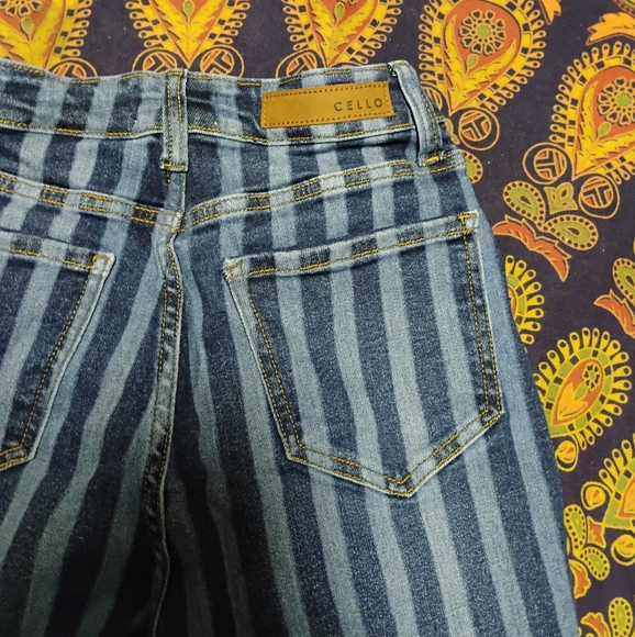 Cello Bell Bottom pants 💙 - Picture 4 of 5